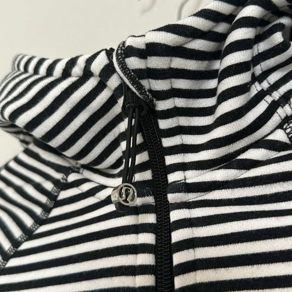 Lulu lemon striped scuba jacket - Picture 2 of 5